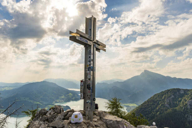 calcar din albesti la monumentul simbolic crucea europei amplasat pe varful alberfeldkogel din austria 682749d9b11bb