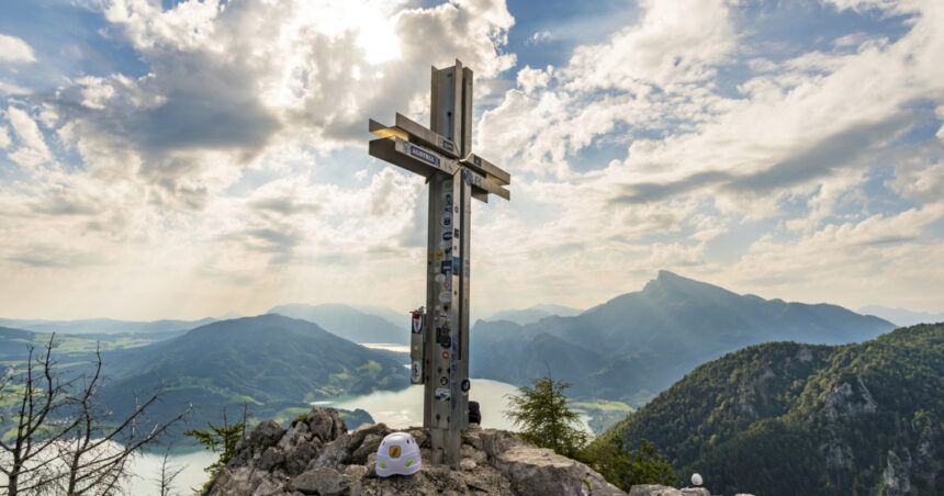 calcar din albesti la monumentul simbolic crucea europei amplasat pe varful alberfeldkogel din austria 682749d9b11bb