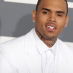 cantaretul chris brown a fost arestat si pus sub acuzare pentru agresiune si vatamare corporala in regatul unit 6826e75109ed2