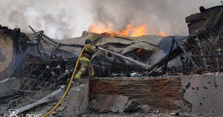 cel putin 3 morti si 11 raniti intr un atac rusesc cu racheta balistica asupra orasului ucrainean sumi 681a7a82088d8