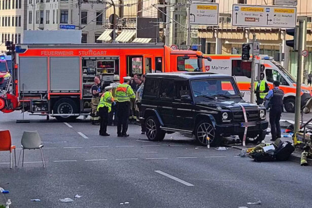 cel putin opt raniti dupa ce o masina a intrat in pietoni intr o intersectie din orasul german stuttgart 681517e7b255c