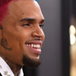chris brown a fost arestat in marea britanie este acuzat ca a atacat un producator muzical cu o sticla 68263a57cdf48