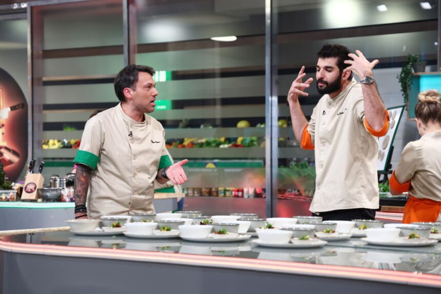 ciocniri cu scantei intre juratii de la chefi la cutite acum ne aratam adevarata fata 6818bd9f02d94