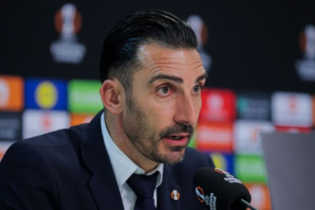 cipriotii au reactionat dupa ce elias charalambous a cucerit al doilea titlu consecutiv cu fcsb cum l au numit pe antrenor 68218c567f018