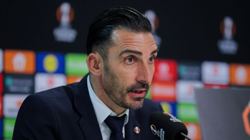 cipriotii au reactionat dupa ce elias charalambous a cucerit al doilea titlu consecutiv cu fcsb cum l au numit pe antrenor 68218c567f018