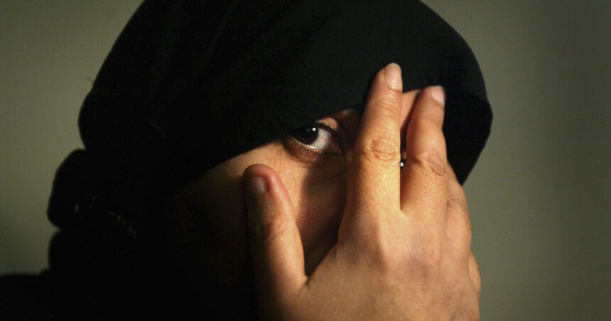 consiliul de securitate din iran suspenda aplicarea legii privind purtarea hijabului de catre femei cine a contestat legea 683352854fdc4