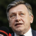 crin antonescu pe facebook daca voturile psd veneau spre mine insemnau stagnare si sistem daca ar merge la dan ar fi bune 681c4d32b6a2e