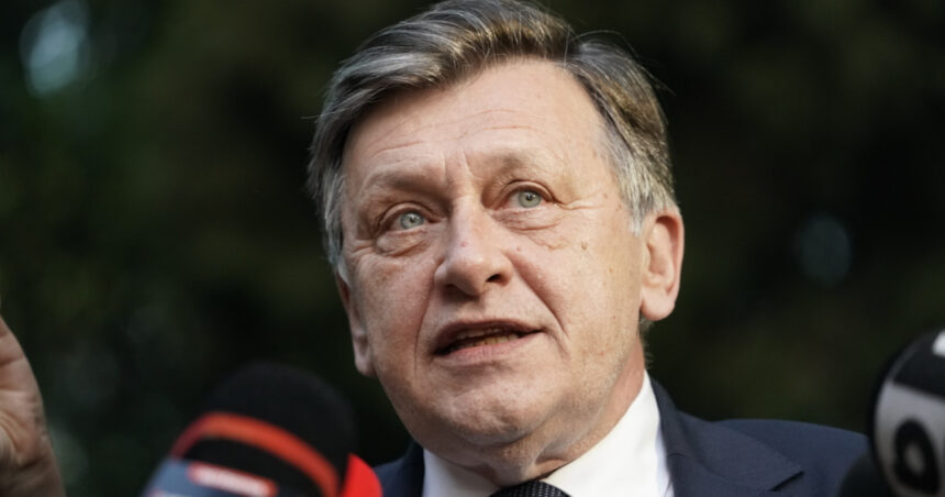 crin antonescu pe facebook daca voturile psd veneau spre mine insemnau stagnare si sistem daca ar merge la dan ar fi bune 681c4d32b6a2e