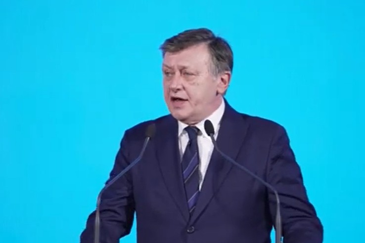 crin antonescu sistemul se regrupeaza in spatele lui nicusor dan se construieste soclul printr un mecanism urias de propaganda falia din societate nu deficitul bugetar ar trebui sa fie p 6837505522182