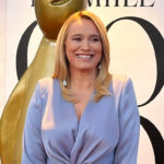 cum a aparut andreea esca de 1 mai imbracata in salopeta de blugi si incaltata in slapi a mers sa manance mici cu mustar si cartofi prajiti 68146a330fa28