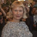 cum a aparut pamela anderson la met gala 2025 actrita e aproape de nerecunoscut la 57 de ani 6819de71b6a88