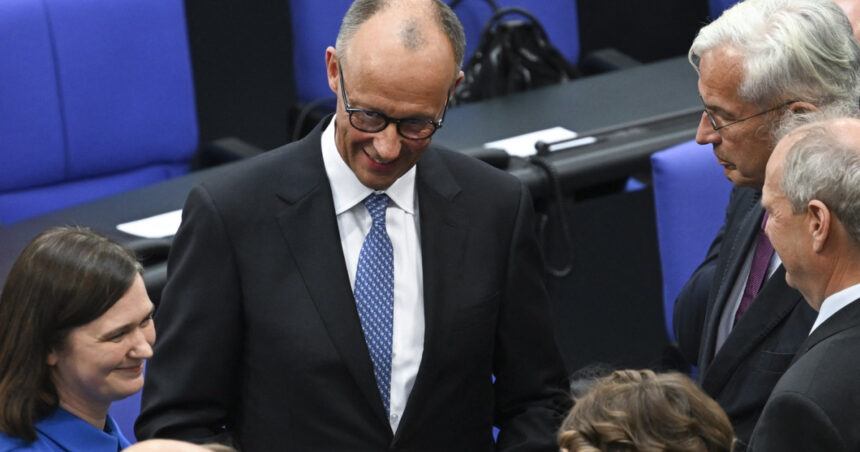 cum l a subminat trump pe merz inca dinainte ca acesta sa ajunga cancelar al germaniei 681a34464f11b