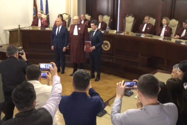 curtea constitutionala in sedinta solemna i a validat mandatul presedintelui nicusor dan urmeaza un nou capitol in istoria romaniei video 682f0742dffb2