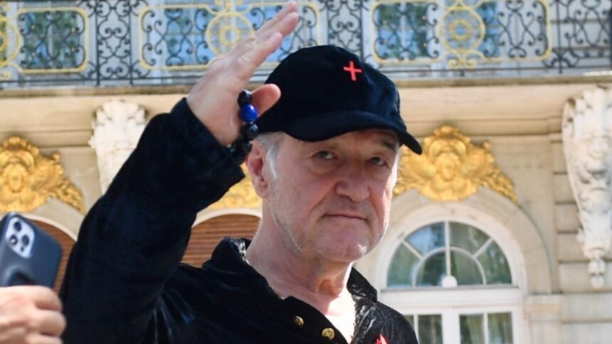 cuvinte la superlativ despre transferul facut de gigi becali de la cfr cluj poate juca toate posturile din aparare un profesionist 6831f537f0e5c