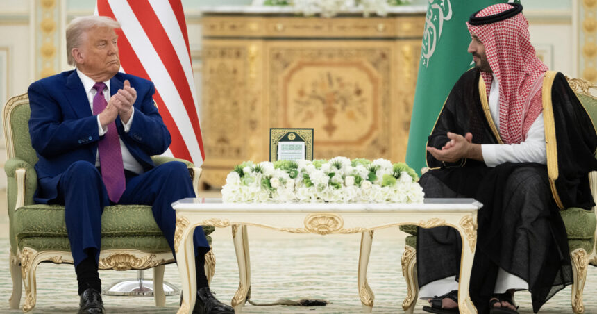 donald trump a semnat cel mai mare acord de aparare din istorie cu riadul turneu de forta al liderului sua in orientul mijlociu 682374dc1f6fe
