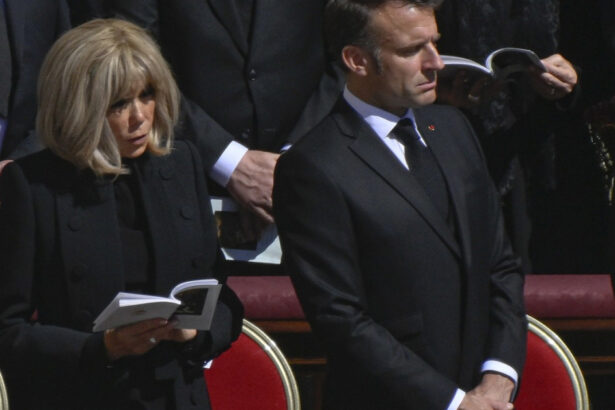 emmanuel macron acuzat ca se amesteca in treburile conclavului pentru alegerea noului papa 6814cdcf29a5a