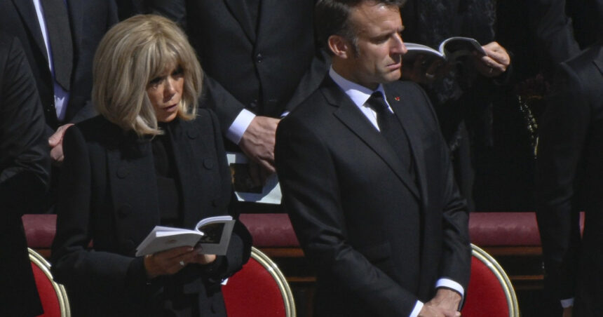 emmanuel macron acuzat ca se amesteca in treburile conclavului pentru alegerea noului papa 6814cdcf29a5a