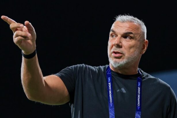 exclusiv gestul nemaiintalnit al lui olaroiu suma cu care a premiat fiecare fotbalist la plecarea de la sharjah 682f2b757be50