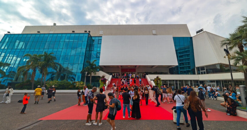 festivalul de la cannes isi arata sprijinul pentru ucraina prin proiectia a trei filme in prima zi a evenimentului 682447bbe3786