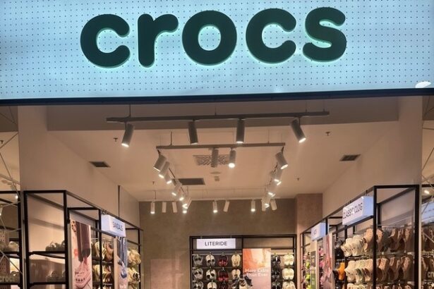 foto crocs unul dintre cele mai populare branduri de incaltaminte din lume se extinde in iasi si cluj napoca 681b356e735ed