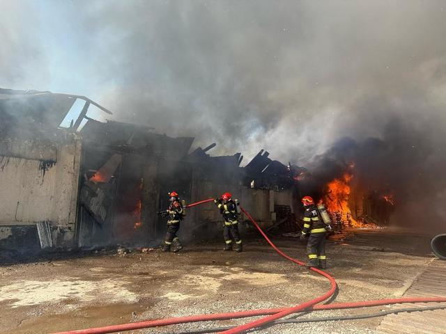 foto incendiu puternic in voluntari 6816f73e89fa9