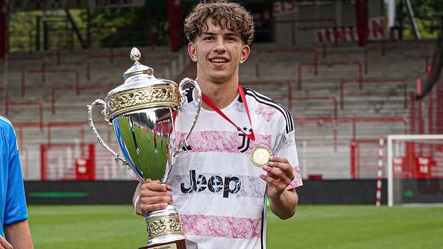 foto plecat de la juventus fiul fostului atacant de la fcsb inca n a debutat la noua echipa clubul n a mai castigat de sase partide 682c17f875433