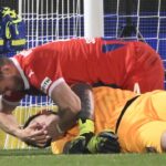 foto si video clipe de groaza in meciul ultimei clasate din bundesliga partida a fost intrerupta timp de zece minute 6815e6b5758ee