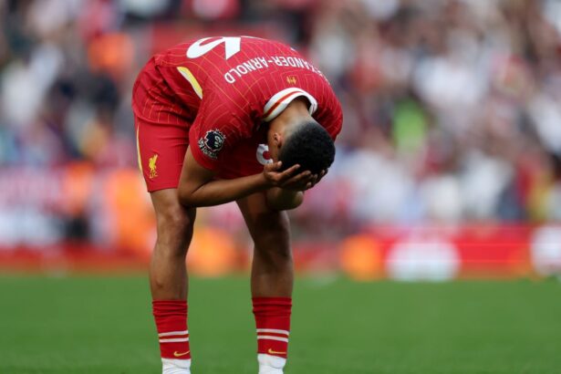 foto si video cosmar pentru trent alexander arnold huiduit copios de fanii lui liverpool dupa ce si a anuntat plecarea 6820edc257c0a