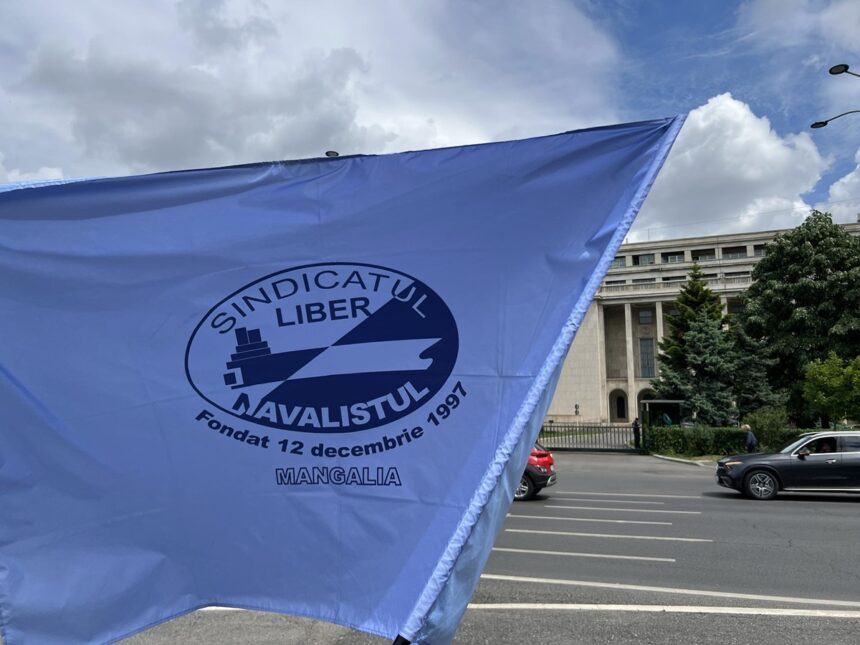 foto sindicalistii de la damen mangalia protesteaza in bucuresti 200 de oameni isi cer dreptul la munca 681dea16abeae
