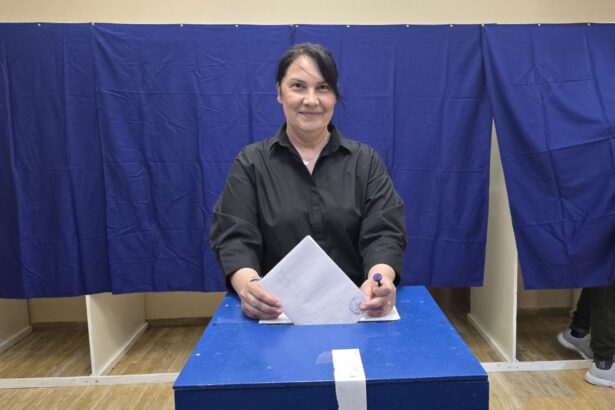 foto video primarul comunei valu lui traian iulia iurea a fost la urne am votat cu gandul la valureni am votat pentru o tara libera 681713823a991