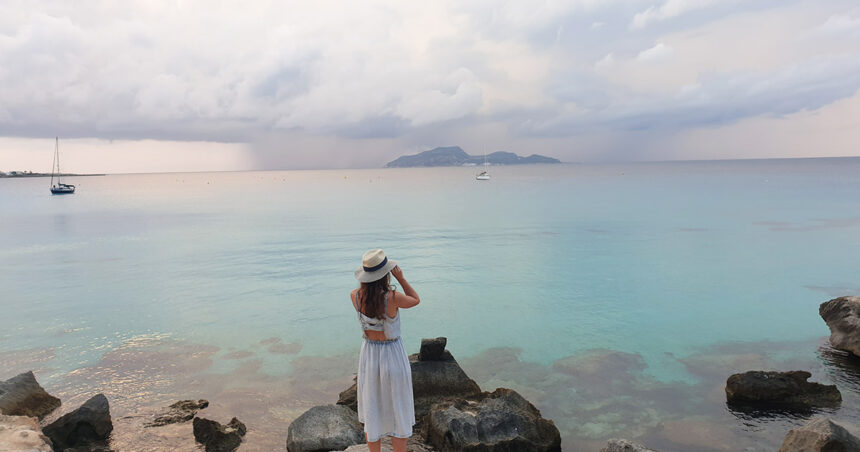 fragment in exclusivitate din cartea insulele fermecate calatorii prin mituri si magie dragoste si pierdere laura coffey 68204f03ec357