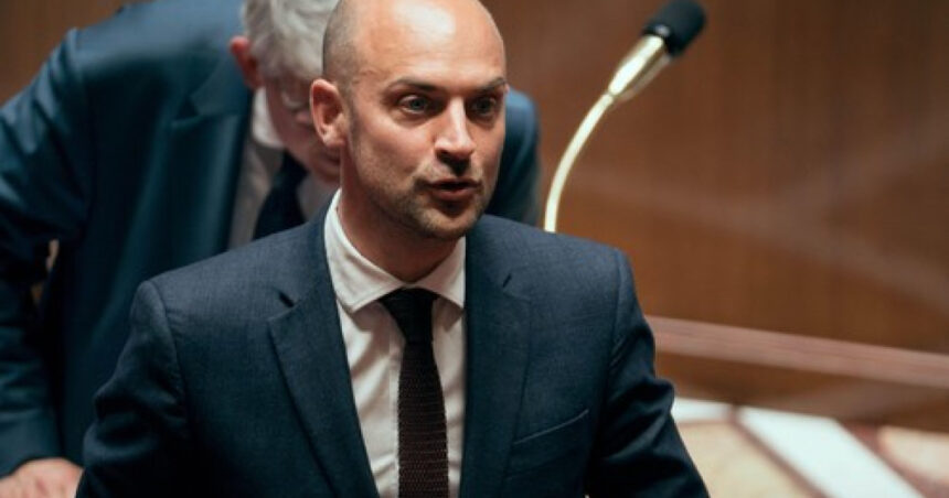 franta anunta ca relatia cu algeria e blocata si va expulza diplomati ca raspuns la o decizie nejustificata si nejustificabila 68248710b3f3f