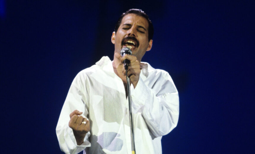freddie mercury ar fi avut o fiica secreta care acum a ajuns la varsta de 48 de ani m a pretuit ca pe o comoara dezvaluirea facuta intr o noua carte biografica 6831adfeb85a6