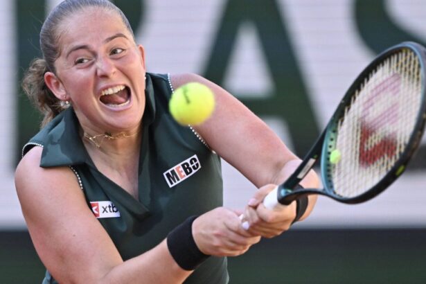 galerie foto dupa ce a rugat lumea sa nu o subestimeze ostapenko a suferit o eliminare umilitoare la roland garros 2025 683ad0b28d09b