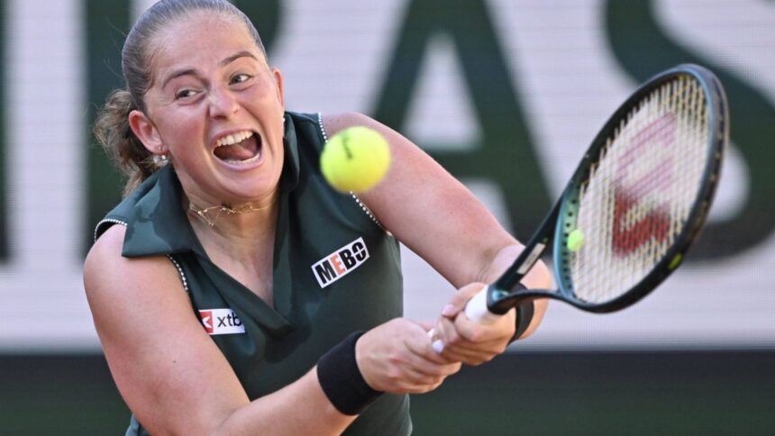 galerie foto dupa ce a rugat lumea sa nu o subestimeze ostapenko a suferit o eliminare umilitoare la roland garros 2025 683ad0b28d09b