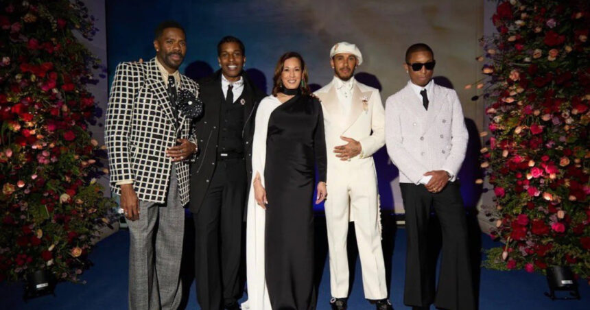 Kamala Harris, apariție surpriză la Met Gala 2025; Donald Trump nu a fost invitat. 1 galerie foto kamala harris aparitie surpriza la met gala 2025 donald trump nu a fost invitat 681a4160c9cc4