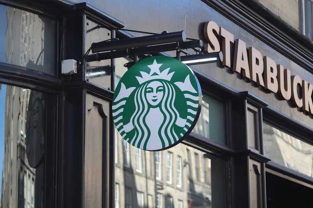 greva la starbucks in sua din cauza noului cod vestimentar 6824cb7105a7b