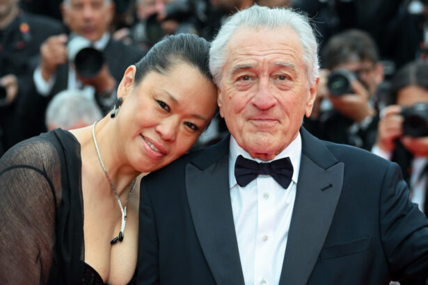 imagini cu vedetele la ceremonia de deschidere de la cannes 2025 robert de niro a fost insotit de tiffany chen iubita cu 35 de ani mai mica decat el 682494903dd52
