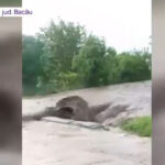 imaginile dezastrului provocat de ploile torentiale cu grindina case masini drumuri si fantani au fost afectate de apele involburate 68330454737f7