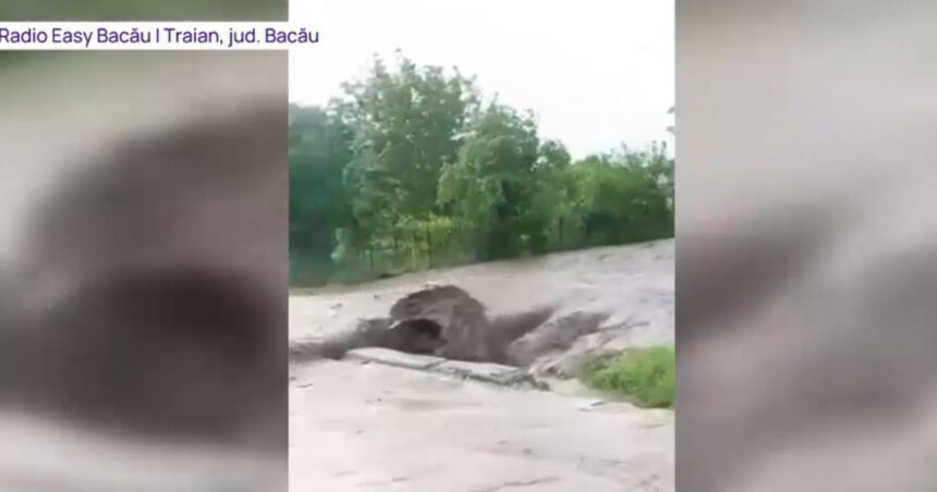 imaginile dezastrului provocat de ploile torentiale cu grindina case masini drumuri si fantani au fost afectate de apele involburate 68330454737f7