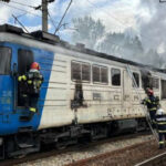 locomotiva unui tren a luat foc in gara din sinaia peste 120 de calatori au fost evacuati de urgenta 68175942963bb