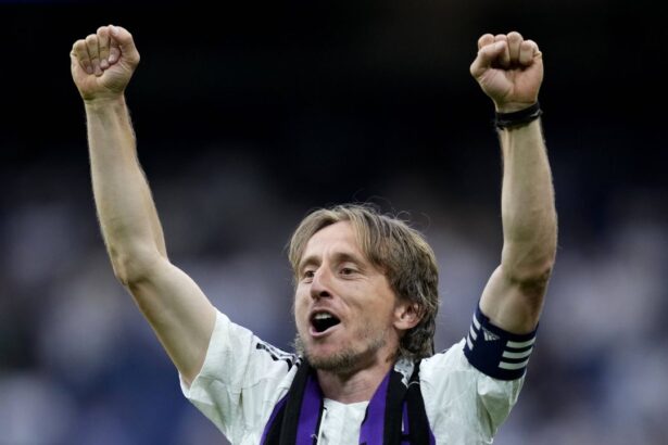 luka modric coleg de echipa cu un international roman oferta nesperata pentru mijlocasul croat 6832d6412ca78