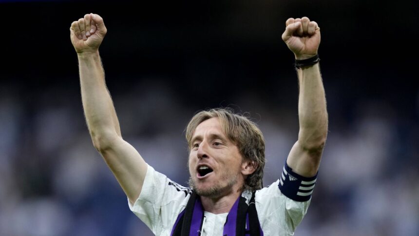 luka modric coleg de echipa cu un international roman oferta nesperata pentru mijlocasul croat 6832d6412ca78