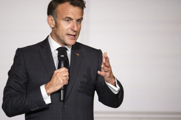 macron furios dupa scurgerile de informatii privind fratia musulmana vizat a fost ministrul de interne posibil contracandidat al sau 68303389f39f7