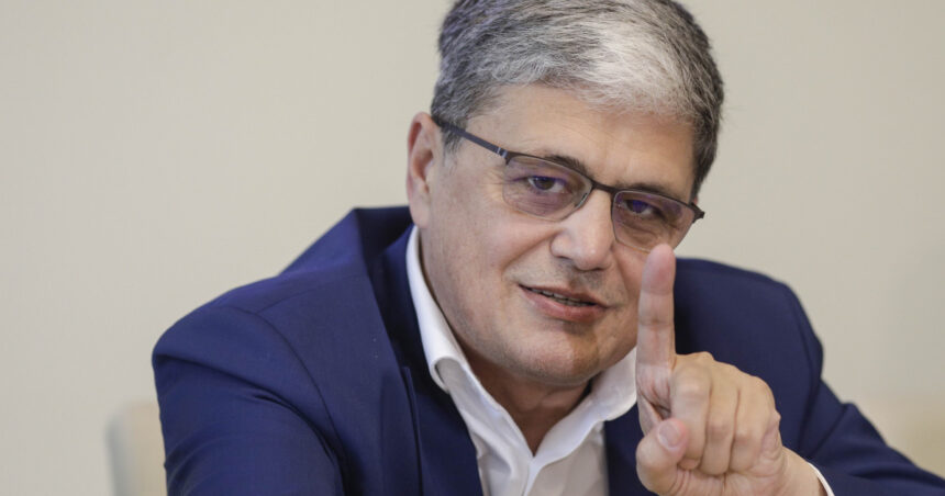 Marcel Boloş anunţă investiţii de 260 milioane de euro în reţele inteligente de distribuţie şi transport al energiei electrice. 1 marcel bolos anunta investitii de 260 milioane de euro in retele inteligente de distributie si transport al energiei electrice 683609e9b3aca
