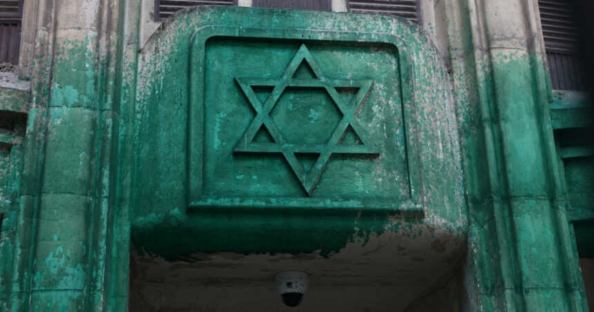 memorialul holocaustului si mai multe sinagogi din paris vandalizate o forma de stigmatizare violenta a evreilor 683b2fcba9f0e