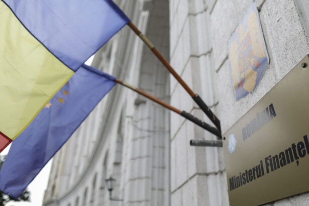 ministerul finantelor vrea sa imprumute sase miliarde lei in luna mai banii sunt pentru finantarea datoriei publice si a deficitului 68159616ec2fe
