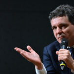 nicusor dan in fata studentilor in multe locuri statul este de la neglijent pana la capturat e nevoie de presiunea societatii 6831a1f8e8954