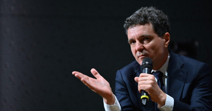 nicusor dan in fata studentilor in multe locuri statul este de la neglijent pana la capturat e nevoie de presiunea societatii 6831a1f8e8954