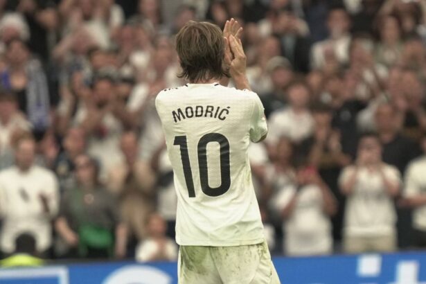 noul decar al realului i s a oferit tricoul lui modric dupa plecarea croatului 6835a370964af